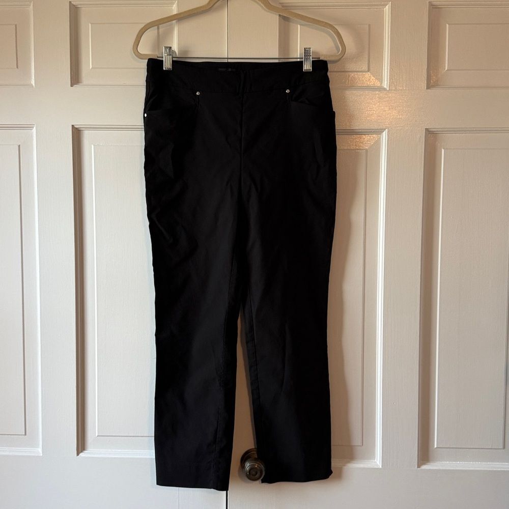 HILARY RADLEY BLACK ANKLE CROPPED PANTS SIZE MEDIUM PULL ON TUMMY CONTROL